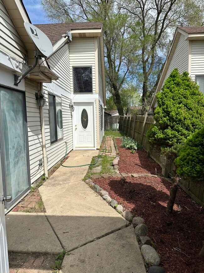 Foto del edificio - 1002 Pheasant Run Ln