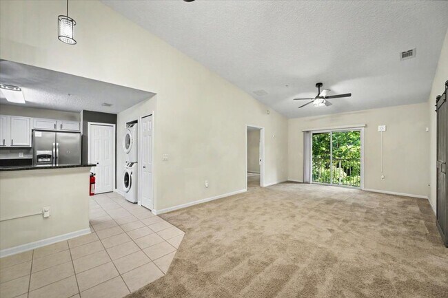 Foto del edificio - 7920 Merrill Rd
