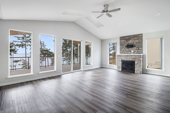 Building Photo - Luxury View Home - 3 Beds 3 Baths - 2 Offi...