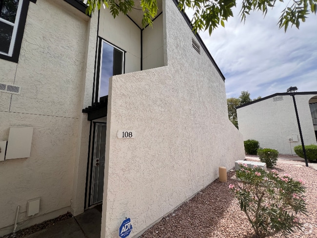 Building Photo - 1051 S Dobson Rd