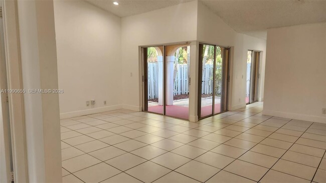 Foto del edificio - 1365 Springside Dr