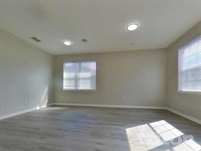 Foto del edificio - 168 Blackstone Creek Rd