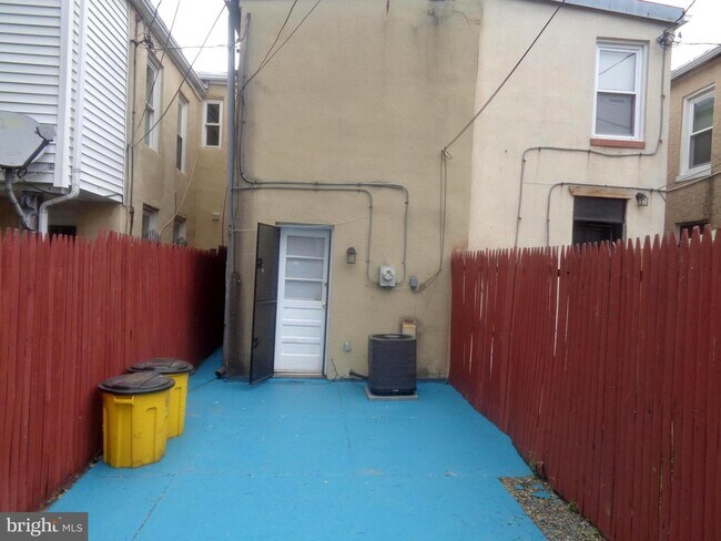 Foto del edificio - 442 N Patterson Park Ave