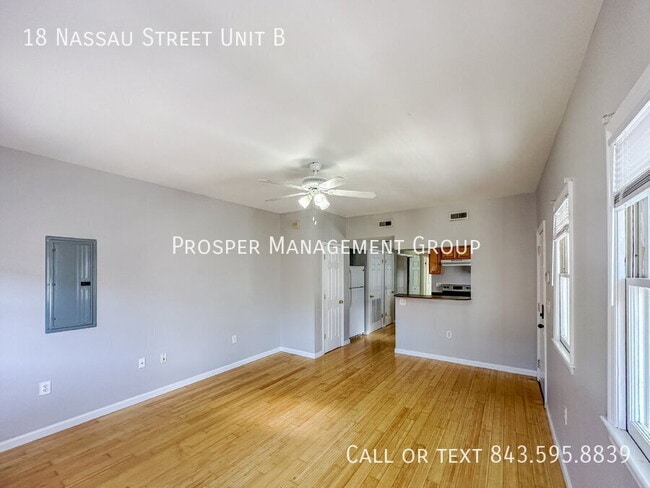 Building Photo - Bright & Spacious 1-Bedroom Upstairs Apart...