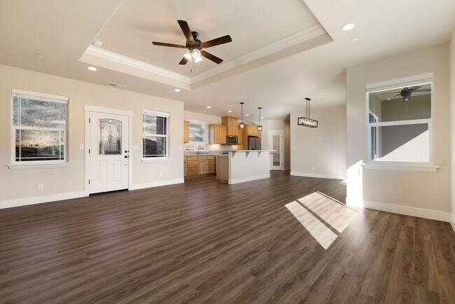 Foto del edificio - Beautiful 3 bedroom, 2 bath home in Paradise! Open Floor Plan with Attached Garage!