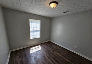 Building Photo - 500 Mica Trc