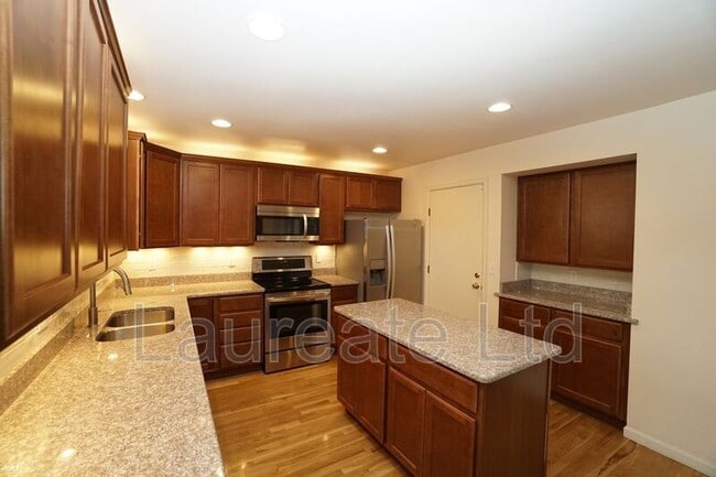 Building Photo - 13852 E Linvale Pl