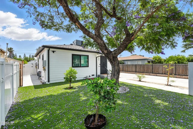 Foto del edificio - 6706 Riverton Ave
