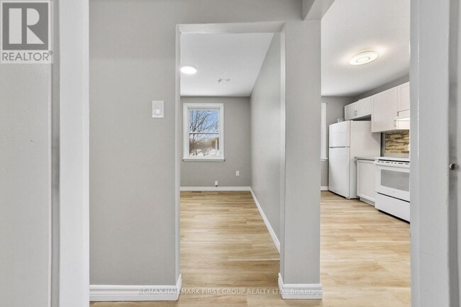 Building Photo - 176 Sydenham St