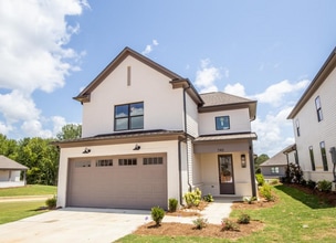Building Photo - 740 Miramar Ln