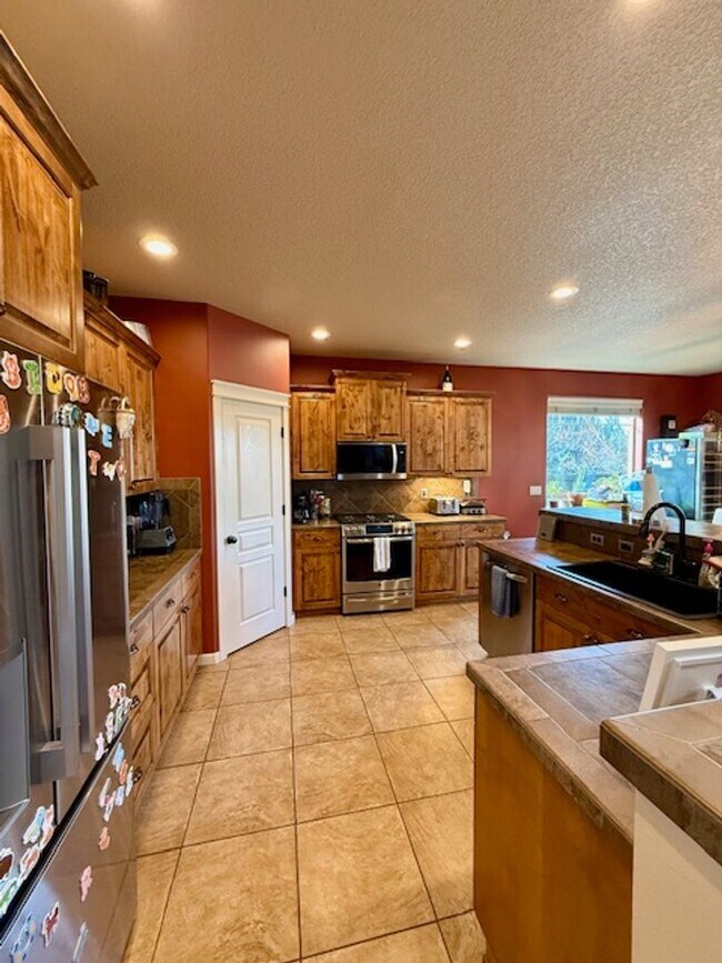 Foto del edificio - Stunning 4 Bedroom plus Bonus Lava Ridges Home!