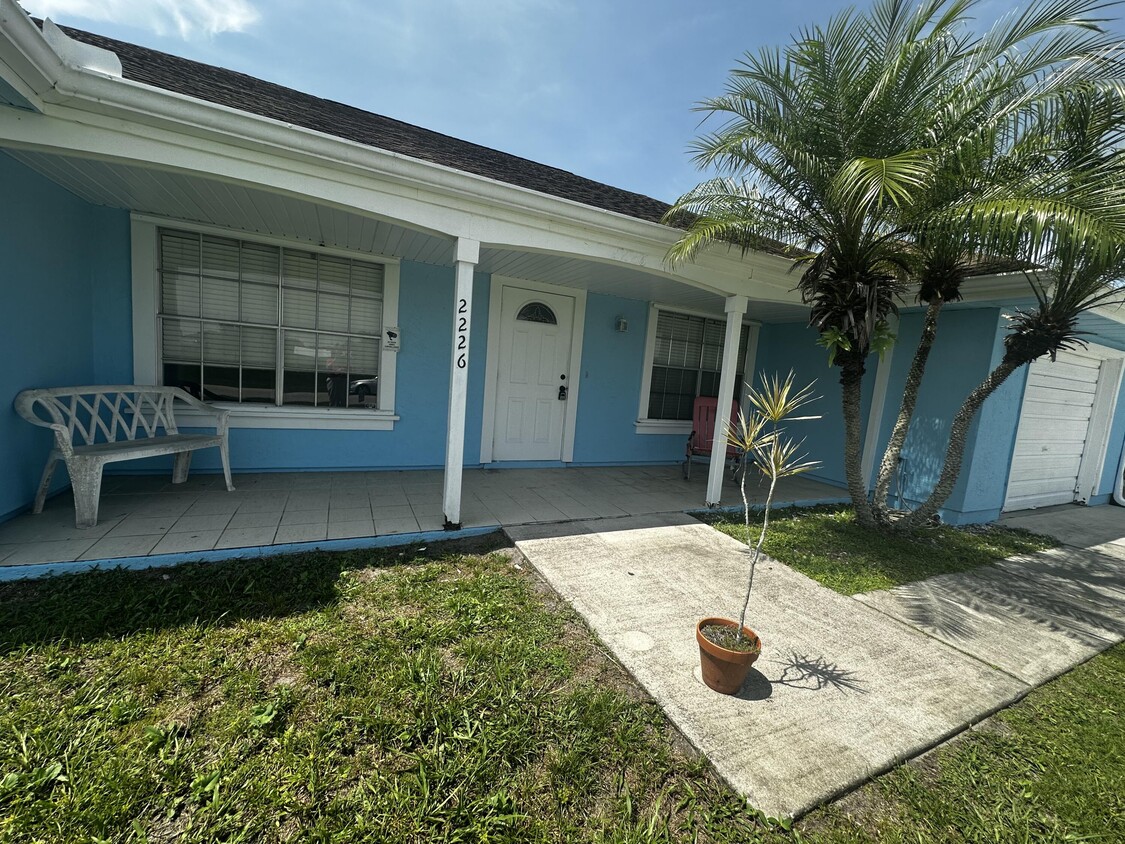 Foto principal - 2226 SE Tiffany Ave