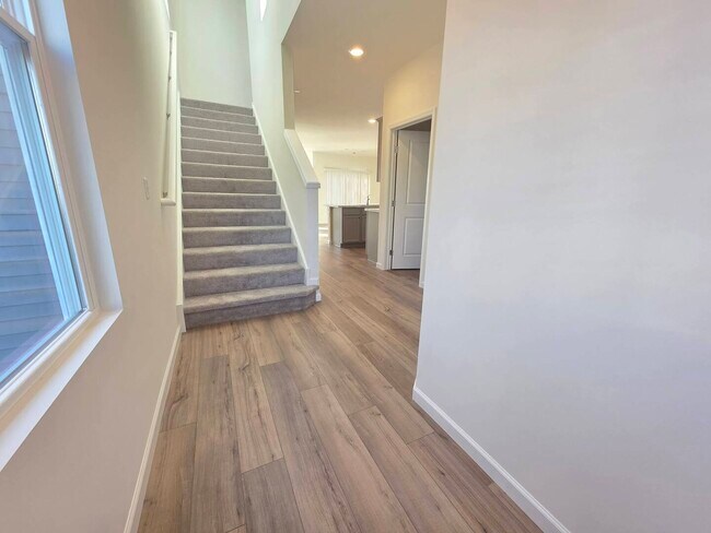 Foto del edificio - 5919 Hawkweed Dr