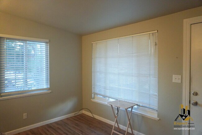 Foto del edificio - 125 B St