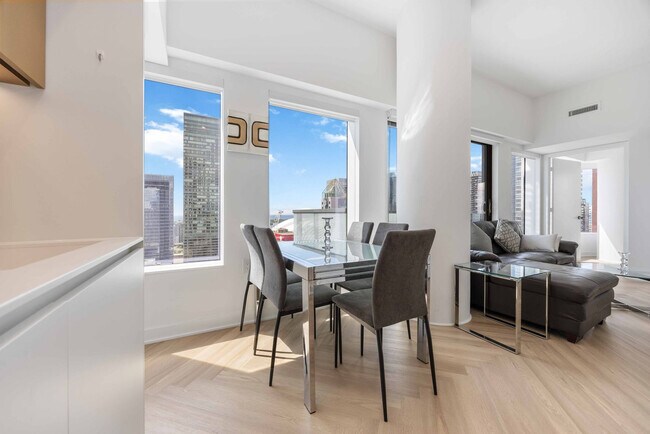 Building Photo - 225 Adelaide St W