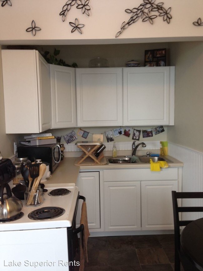 Building Photo - 1905 E 3rd St