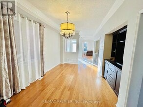 Building Photo - 111 Catalpa Cres