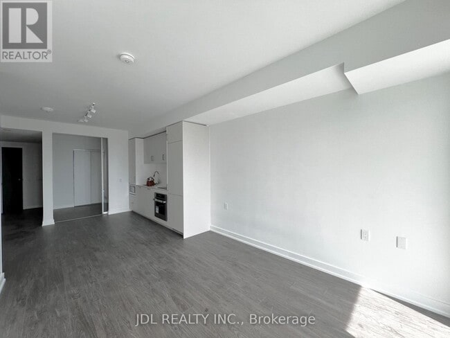 Building Photo - 88 Queen St E