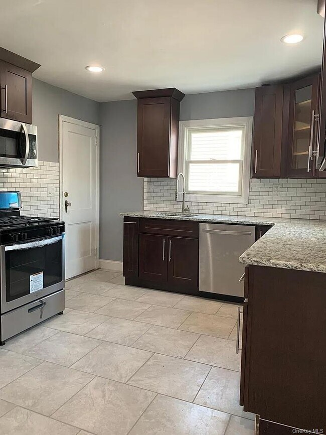 Foto del edificio - 120 Fairfield Ave