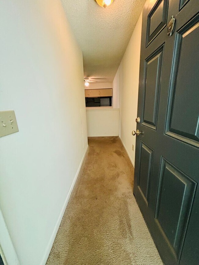 Foto del edificio - 1315C Henry Ln
