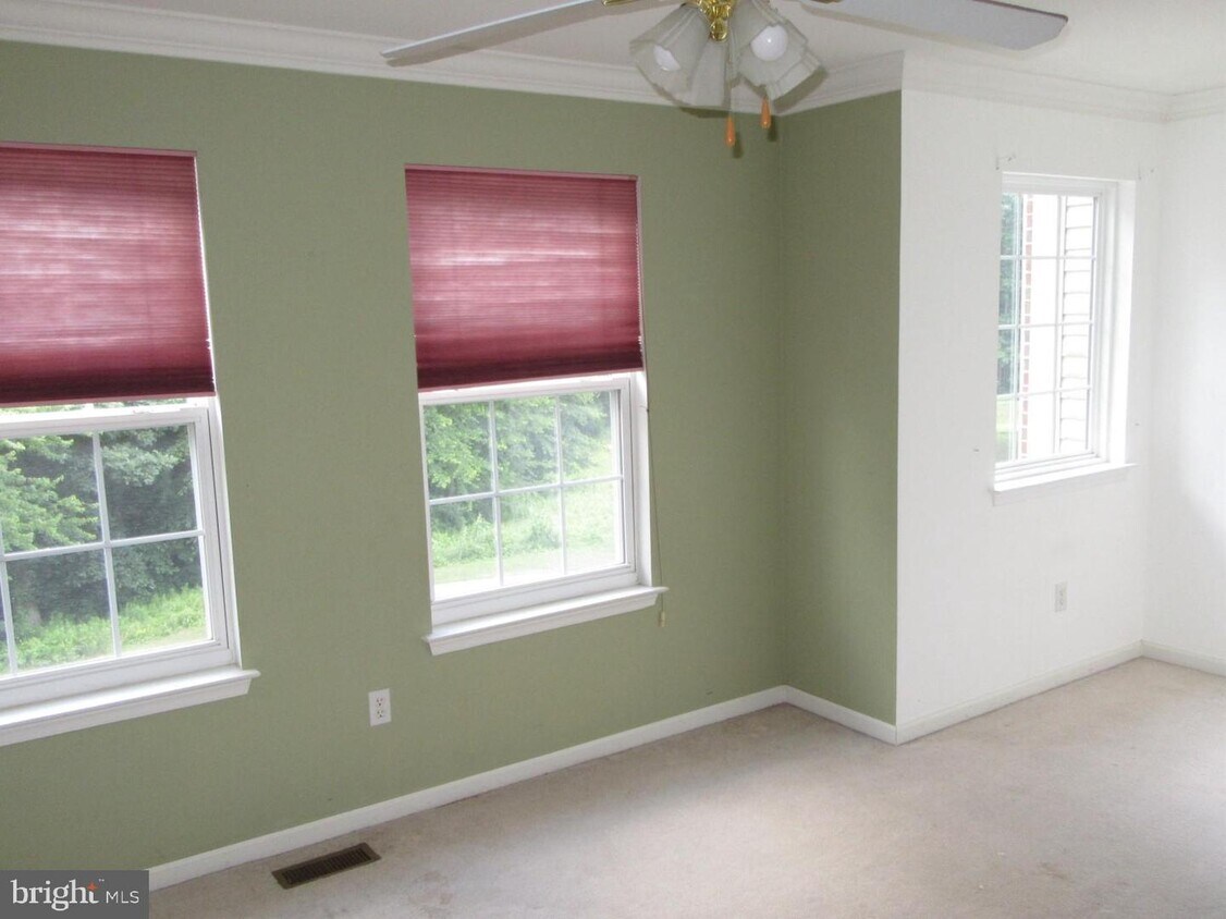 42 Jasmine Dr, Bear, DE 19701 Townhouse for Rent in Bear, DE