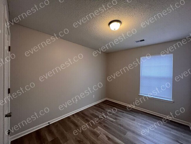 Foto del edificio - 375 Blair Dr W