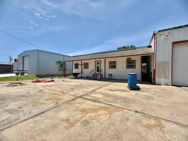 Building Photo - 720 Grand Ave