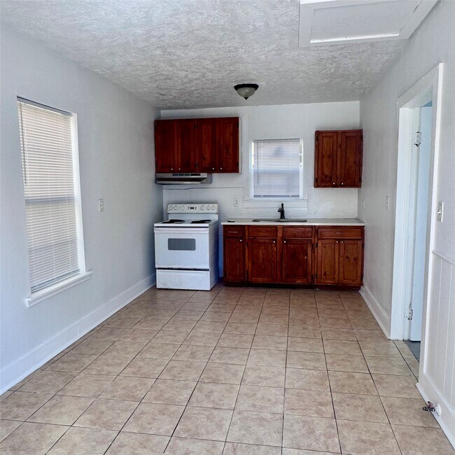 Foto del edificio - 116 E Jack Ave