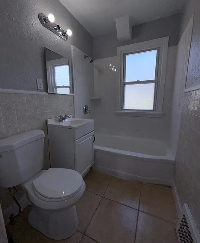Foto del edificio - 3877 E 153rd St