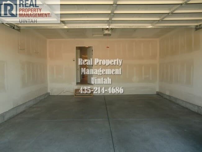 Building Photo - Legacy Meadows Twin Home