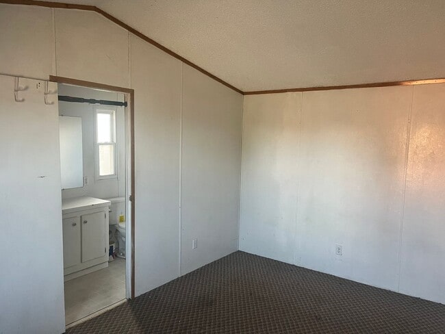 Foto del edificio - REMODELED 2 BEDROOM 2 BATH MANUFACTURED HOME IN BUSHLAND ISD