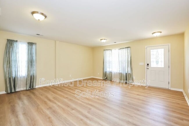 Building Photo - 1745 Klompen Rd