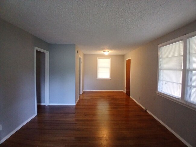 Foto del edificio - Charming 3 bedroom home - Open To Section 8