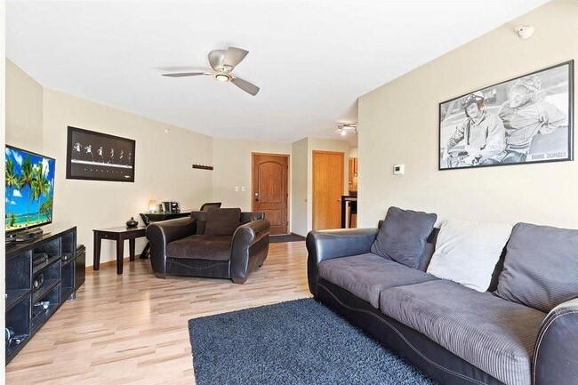 Building Photo - $1975 | 2 Bedroom, 2 Bathroom Condo | No P...