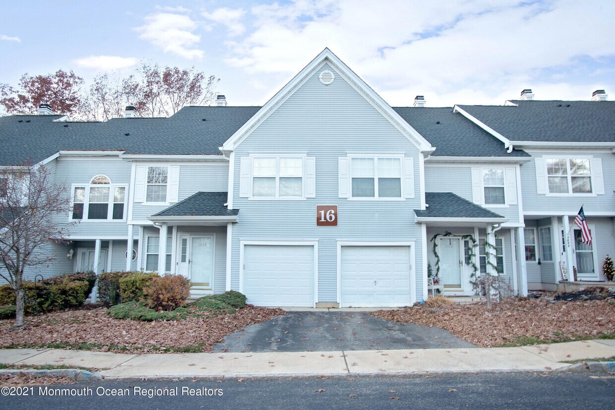 Primary Photo - 1604 Aqueduct Ct
