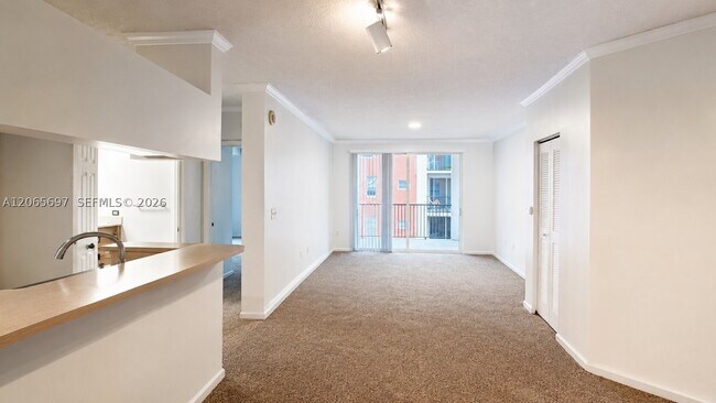 Foto del edificio - 17150 N Bay Rd