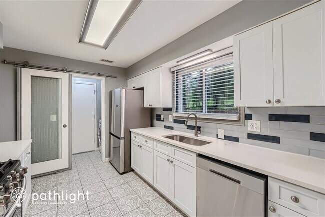 Foto del edificio - 267 NE Sharney Lane NE, Kennesaw, GA, 30144