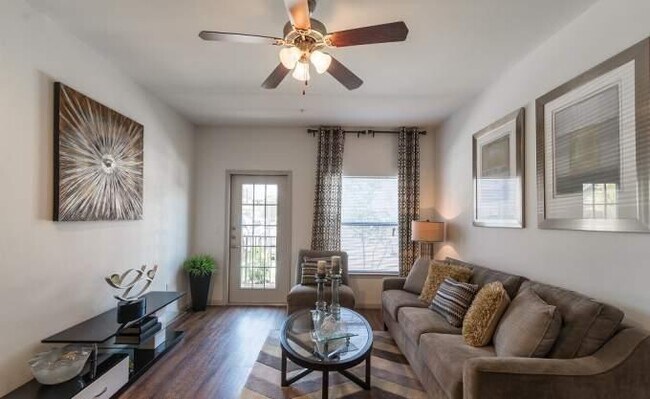 Building Photo - 2 bedroom in Pasadena TX 77505