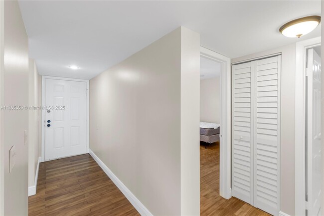 Building Photo - 1514 Whitehall Dr