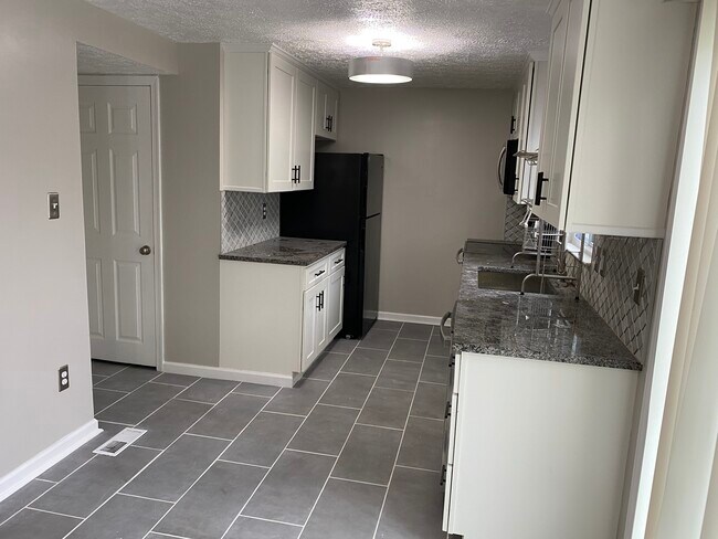 Kitchen - 54 Cross Country Ct