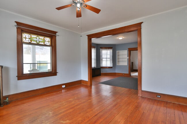 Building Photo - 503 S Broadway