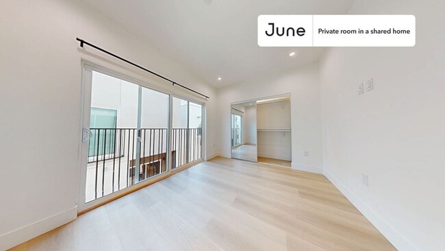 Foto del edificio - Private bedroom in 5 bed/4 bath Home