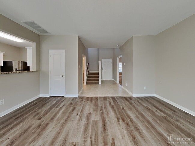 Foto del edificio - 1327 Tamarack Dr