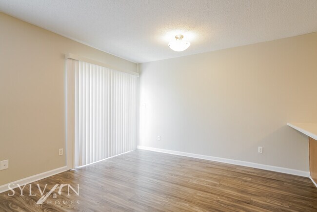 Building Photo - Everything you have been dreaming of is he...