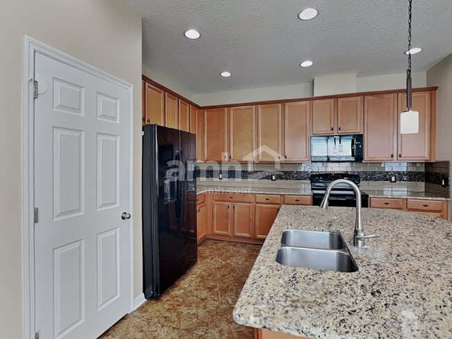 Foto del edificio - 11640 Palmetto Pine St