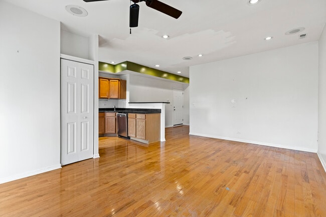 Building Photo - 7717 N Marshfield Ave