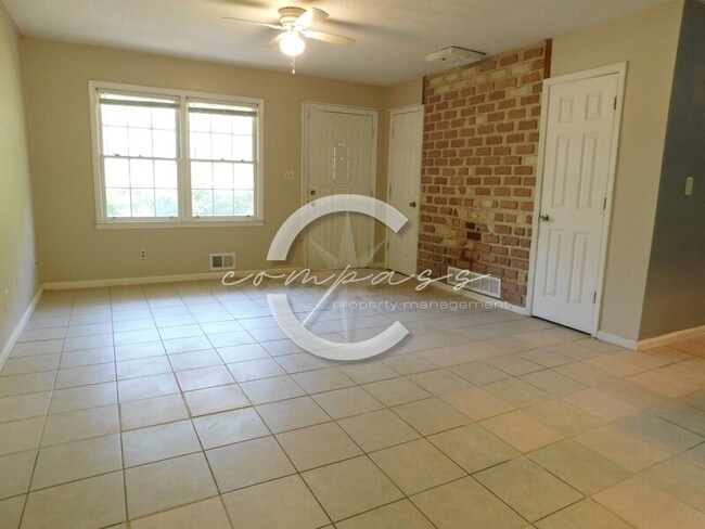 Building Photo - 1111 Rochelle Dr
