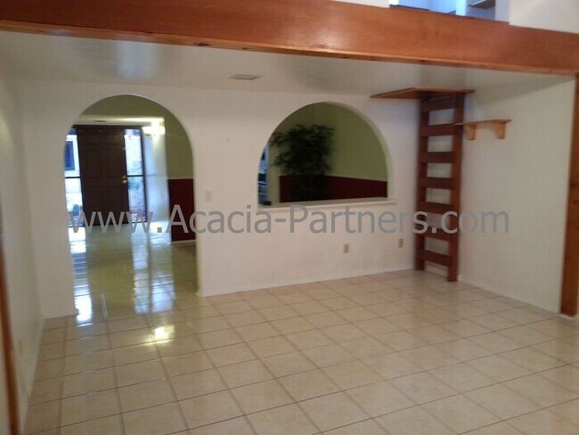 Building Photo - Gated Winterhaven Townhome