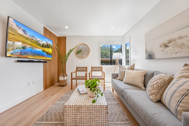 Building Photo - 40 Seacliff Dr