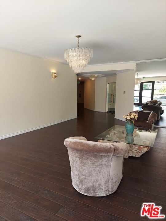 Foto del edificio - 10475 Ashton Ave